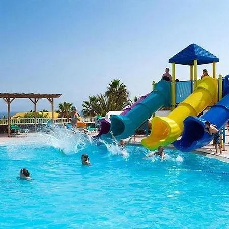 Apartment- Sleeps4- Pool- Garden