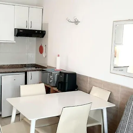 Апартаменты Apartment- Sleeps4- Pool- Garden *