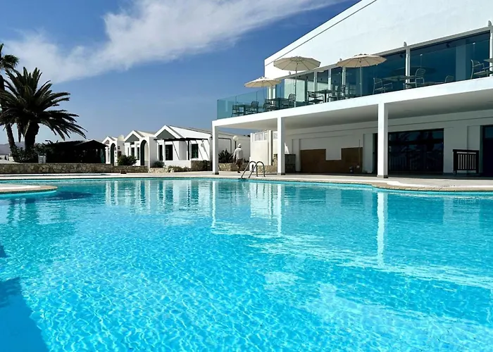 Apartment- Sleeps4- Pool- Garden 칼레타데푸스테