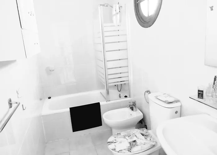 Apartment- Sleeps4- Pool- Garden