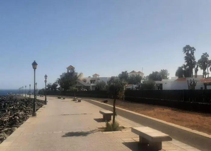 Apartment- Sleeps4- Pool- Garden 아파트 칼레타데푸스테