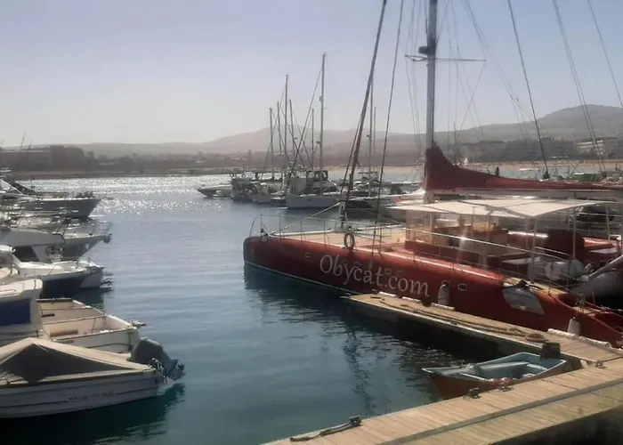 아파트 Apartment- Sleeps4- Pool- Garden 칼레타데푸스테