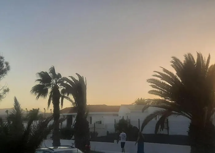 Apartment- Sleeps4- Pool- Garden 아파트 칼레타데푸스테