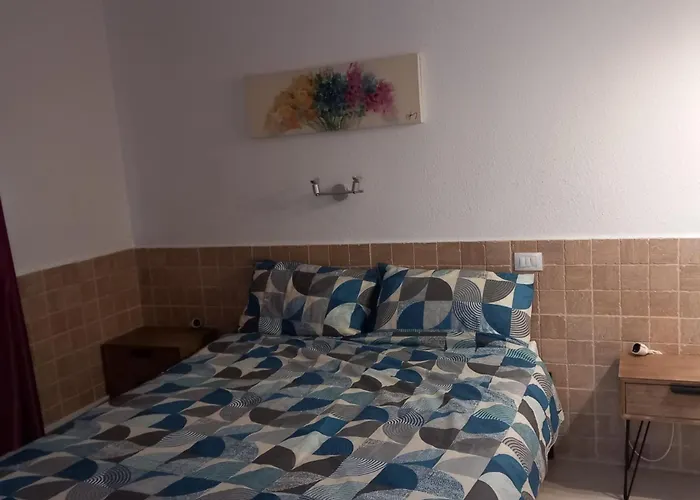 Apartment- Sleeps4- Pool- Garden * 칼레타데푸스테