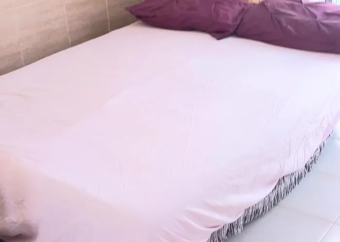 Apartment- Sleeps4- Pool- Garden 아파트 칼레타데푸스테