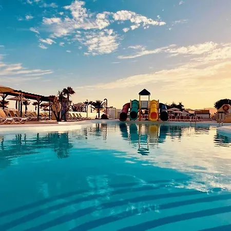 Apartment Apartment- Sleeps4- Pool- Garden